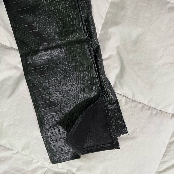 Women’s Faux Leather Crocodile Pants Medium Black Straight Leg Stretch Bikercore - Picture 2 of 6